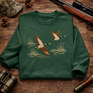 Embroidered Retro Duck Sweatshirt, 90s Vintage Mallard Crewneck